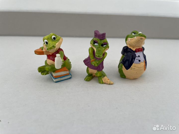 Игрушки киндер крокодилы, гномы, бегемоты, смурфик