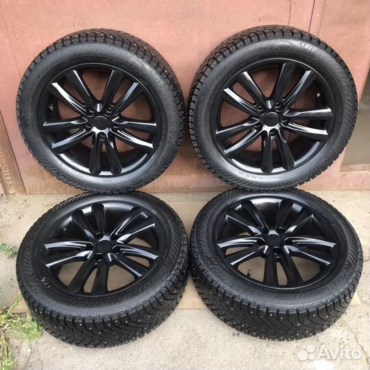 Комплект зимних колес 5х114.3 215/55/17