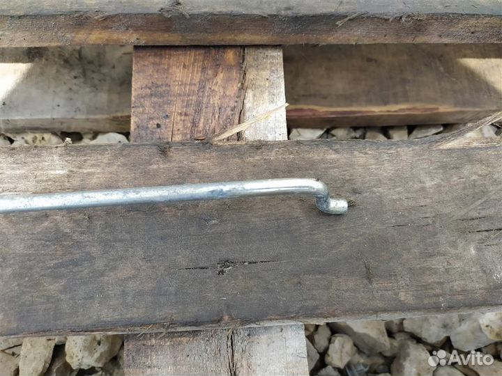 Упор капота Toyota RAV4 A2 2005