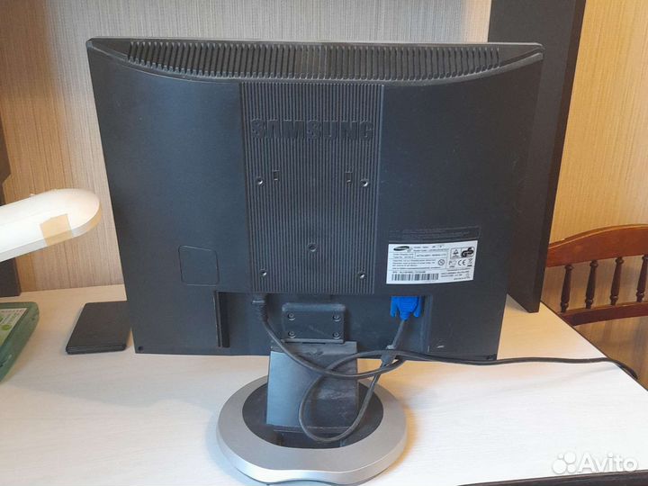 Монитор Samsung