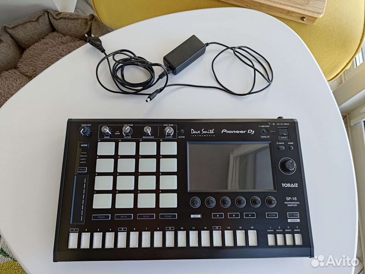 Сэмплер Грувбокс Pioneer Toraiz SP-16