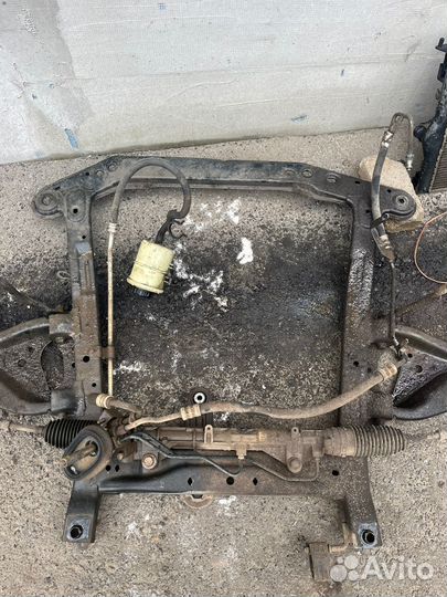 Подрамник Рено Логан 2013 год