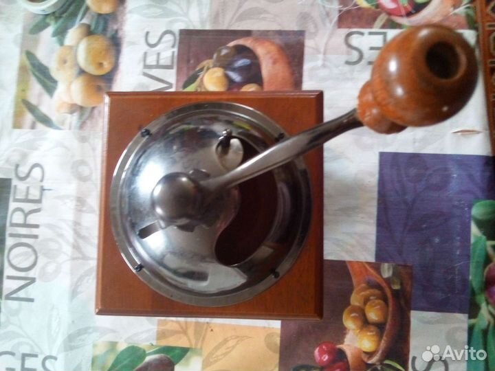 Кофемолка жерновая ручная