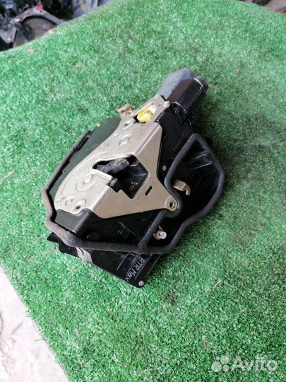 Замок двери задний правый Bmw 7 E65/E66