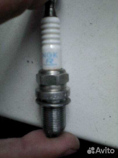 Свеча зажигания PFR6Q NGK