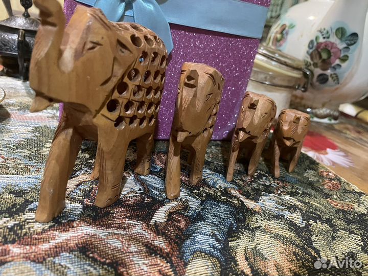 Слоны семья