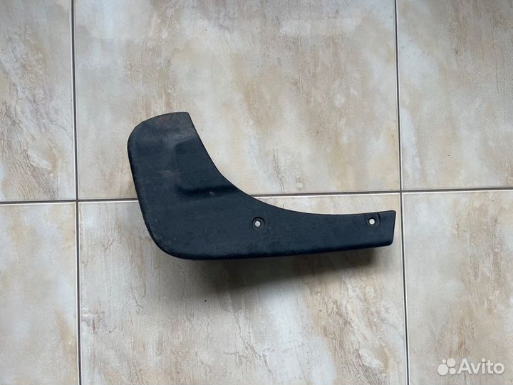 Брызговик передний левый Nissan Qashqai J10 С 2010