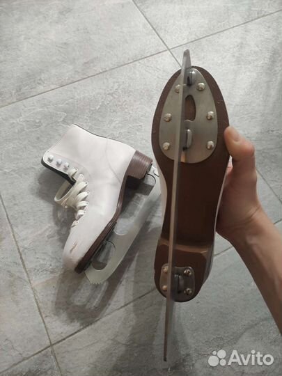 Коньки фигурные женские 39 размер