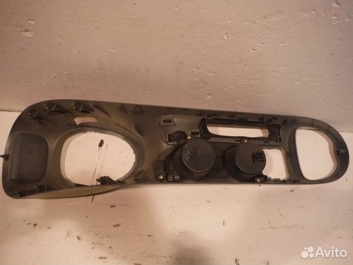 Накладка центральной консоли nissan Juke 2011