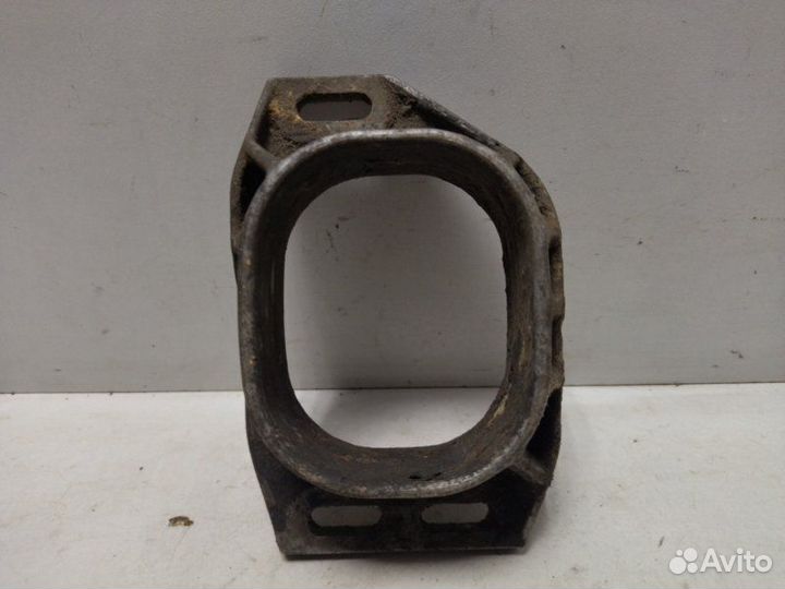 Кронштейн двигателя передний Volkswagen Passat