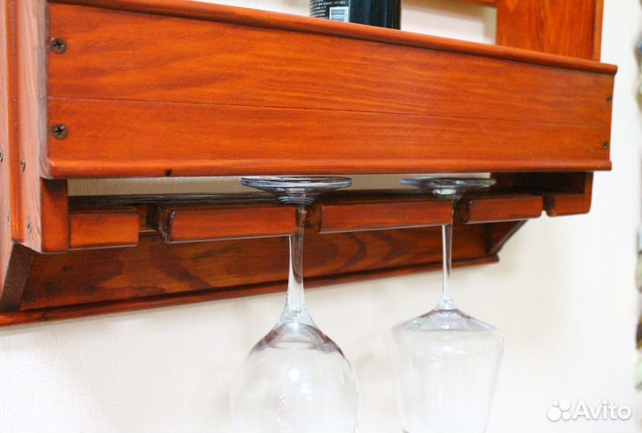 Барная полка из дерева для вина и бокалов