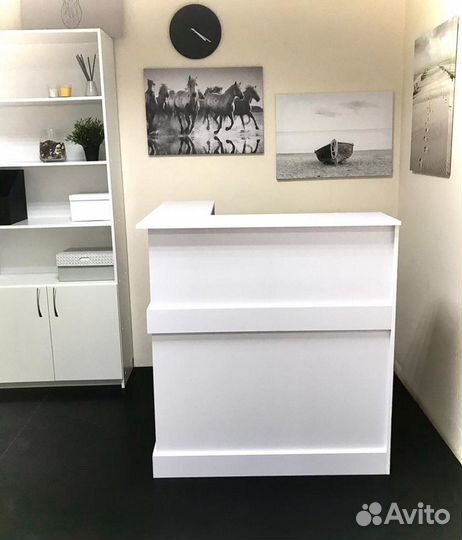 Стойка ресепшн