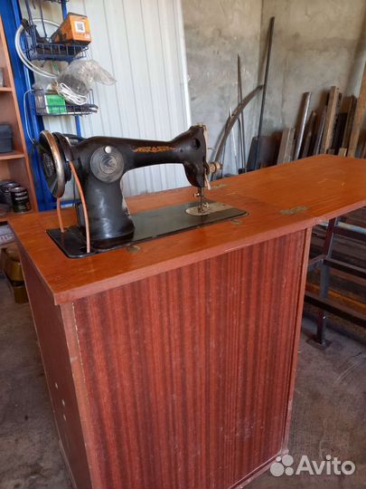 Швейная машина зингер