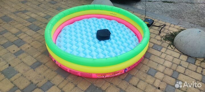 Детский надувной бассейн