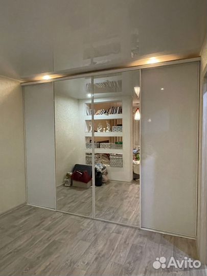 Шкаф с зеркалом