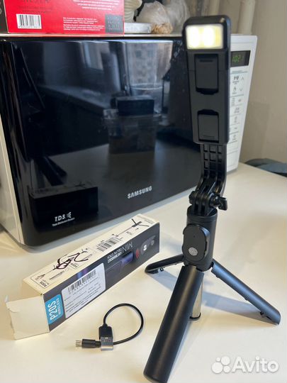 Монопод для телефона с подсветкой и пультом