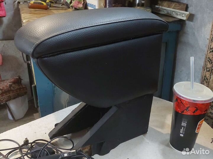 Подлокотник