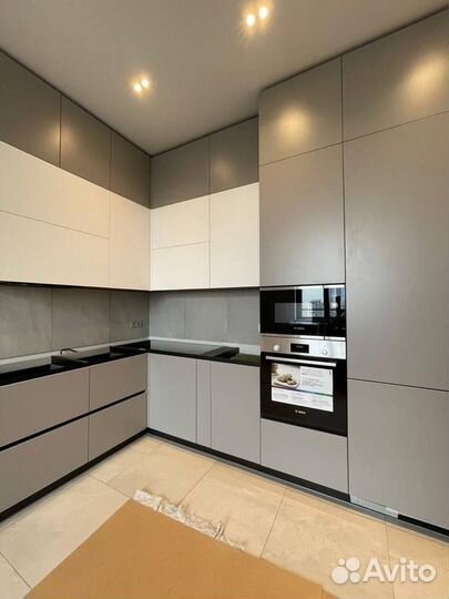 Кухня на заказ угловая, серая