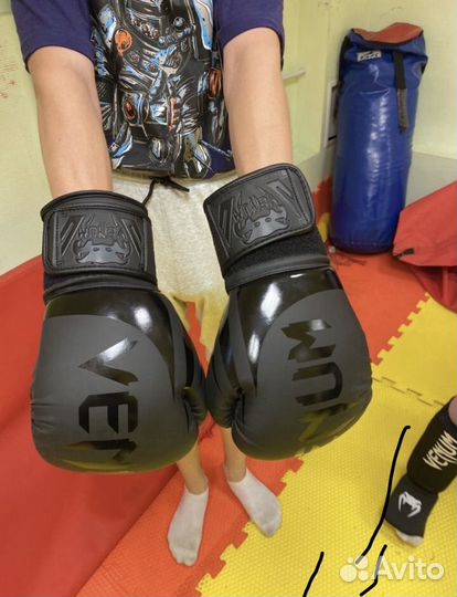 Боксерские перчаики Venum 12 oz оригинальные