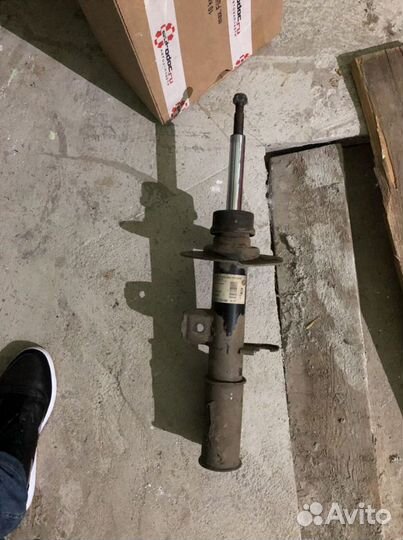 Передний Правый амортизатор BMW X5 e53