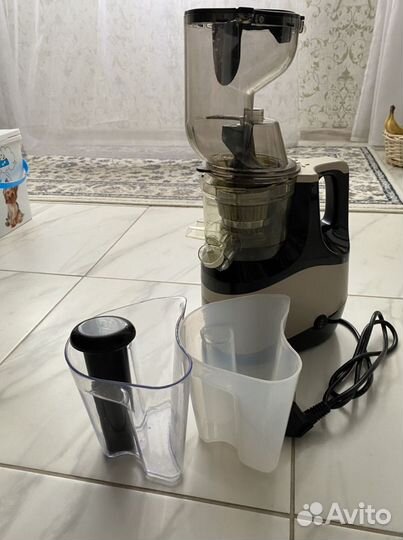 Соковыжималка шнековая