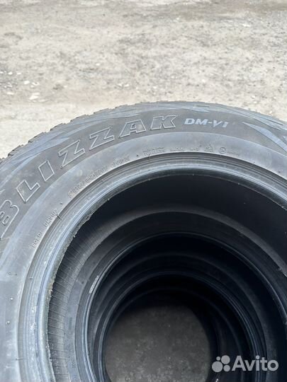 Bridgestone Blizzak DM-V1 285/65 R17