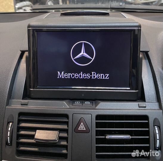 Выдвижной дисплей Mercedes W204