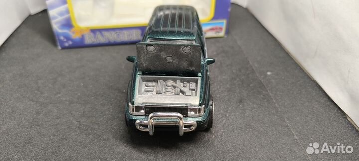 Модель Jeep Grand Cherokee 1:35