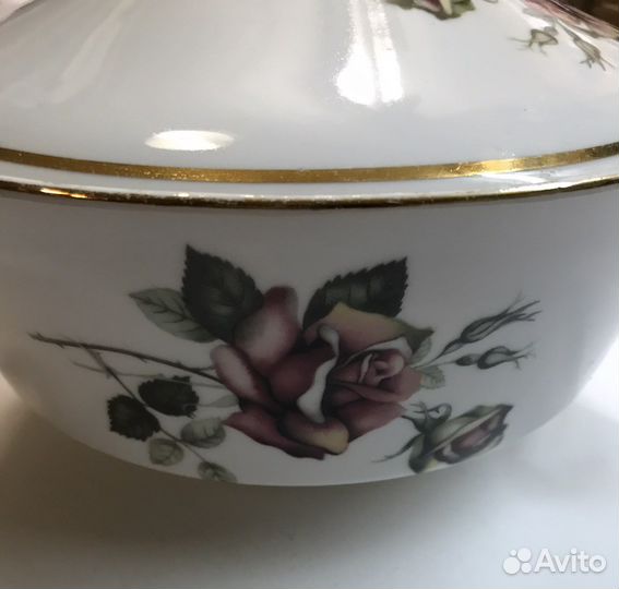 Фарфоровая супница