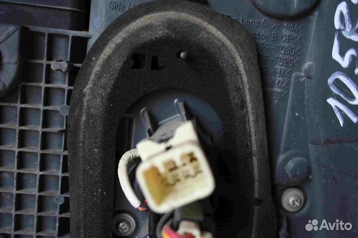 Фонарь задний внутренний левый для Lexus LX 570 20