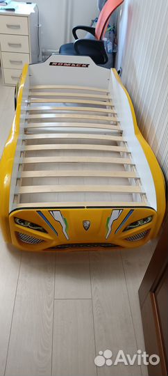 Детская кровать машинка с матрасом бу