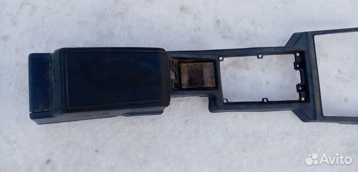 Подлокотник Nissan Skyline HR31