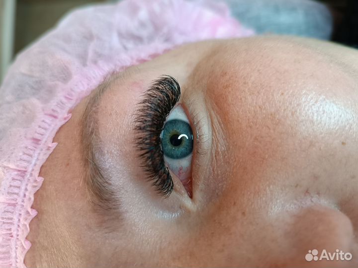 Маникюр, наращивание ресниц