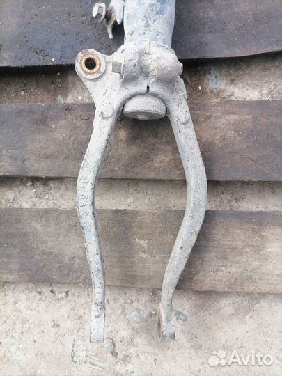 Стойка передняя правая Mazda 6GG 2.0