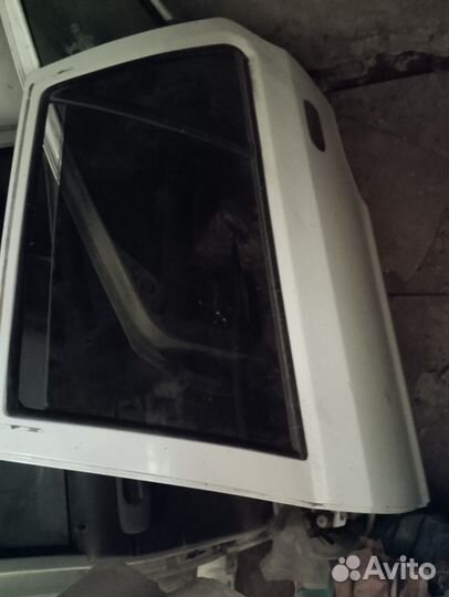 Двери на Шкоду Фелицию хетчбэк 1998 г.в