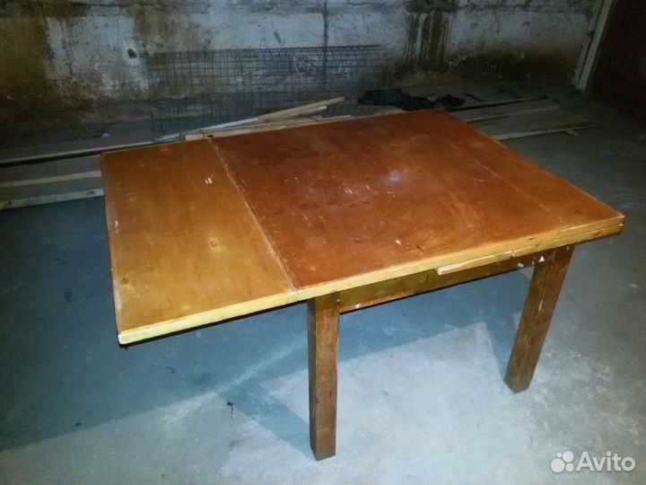Крепкий раскладной советский стол