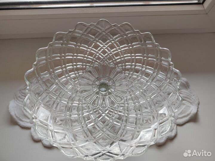 Ваза для фруктов на ножке