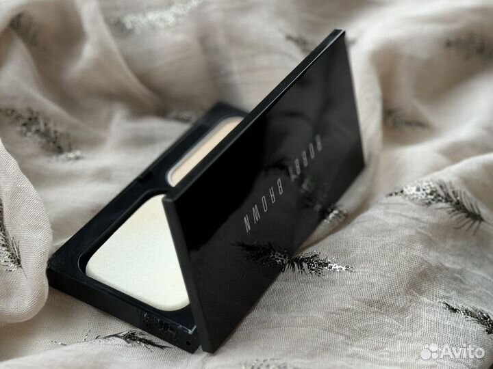 Пудра Bobbi Brown Skin Weightless
