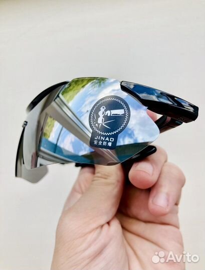 Спортивные очки с зеркальными линзами