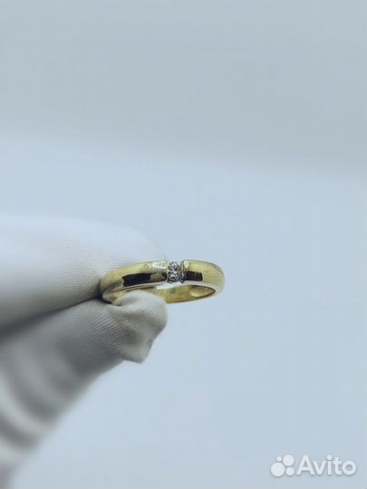 Кольцо с природным камнем Золото