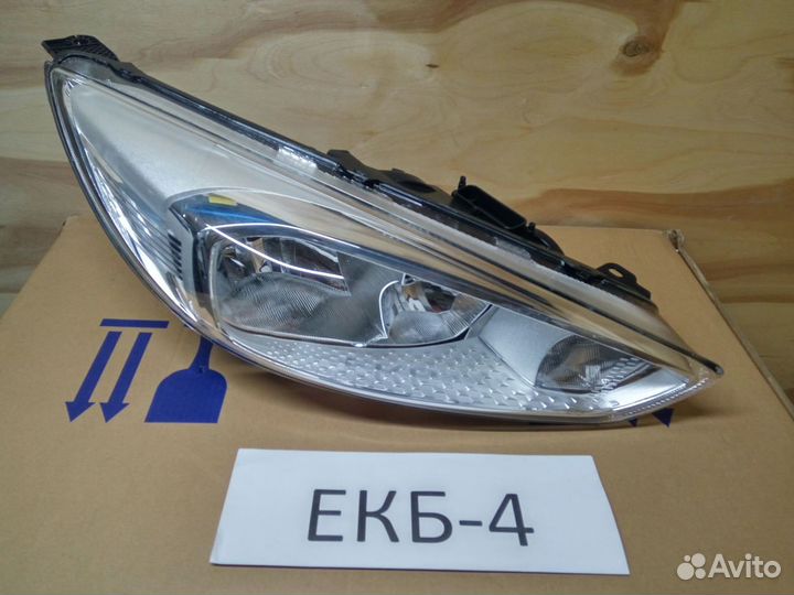 Фара правая Ford Focus 3 2011