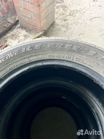 Toyo Observe Ice-Freezer 205/65 R16