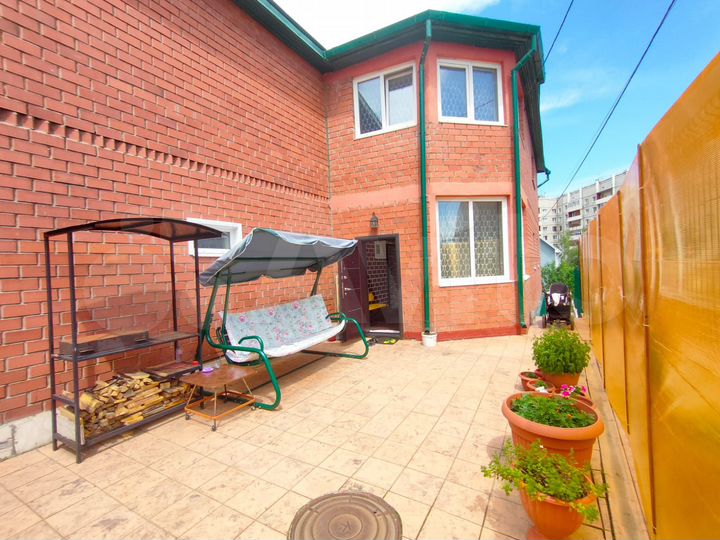 Дом 193,5 м² на участке 3,3 сот.