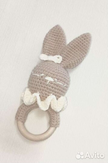 Вязаная погремушка зайчик, мишка