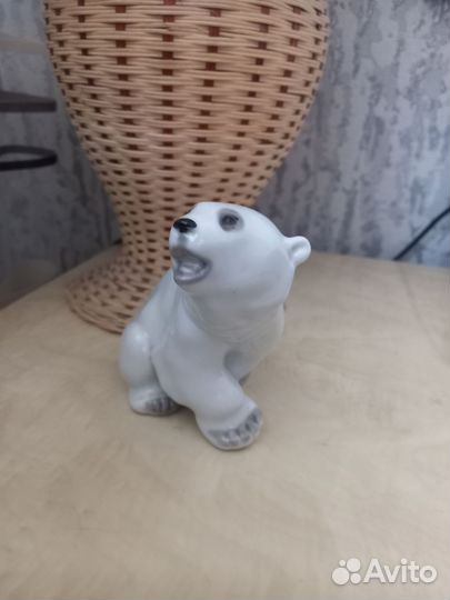 Статуэтка фарфор белый медведь