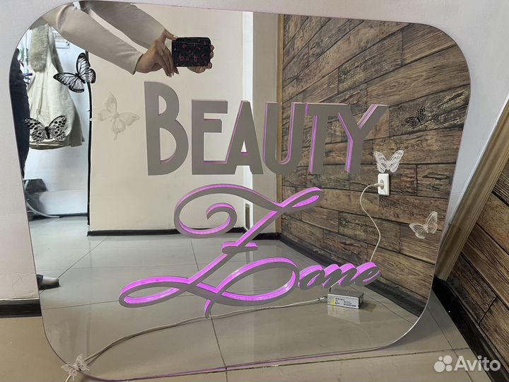Неоновая вывеска