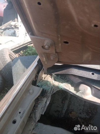 Петля капота Nissan Almera N16 2005