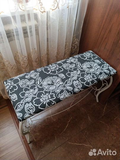 Банкетка в прихожую