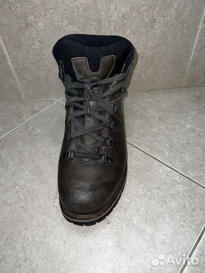 Трекинговые ботинки lowa