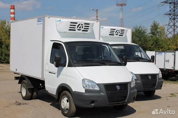 Водитель на своей машине на работу